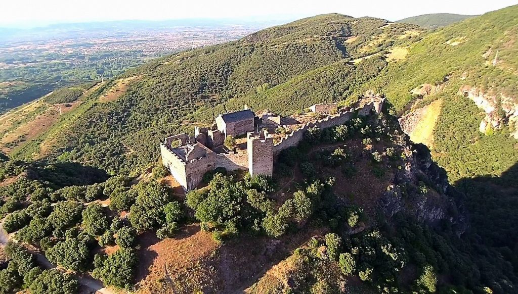 Castillo de Cornatel a vista de dron